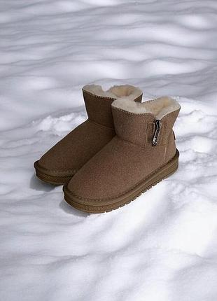 Детские зимние ботинки ugg (угги) коричневого цвета