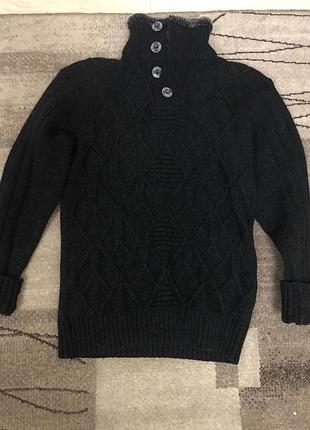 Светр вʼязаний, чорний , під шию з хутром на воротніку