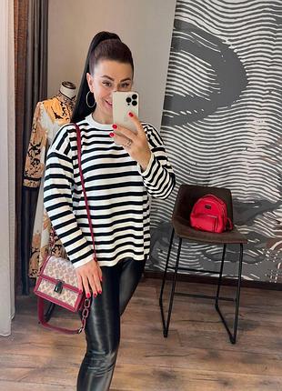 Оверсайз светр у смужку
