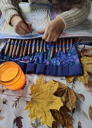 Пенал для творчих матеріалів.