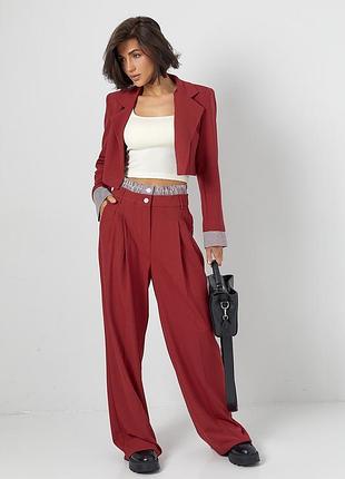 Брючный костюм с коротким жакетом