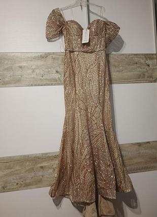 Красивое платье с блестками