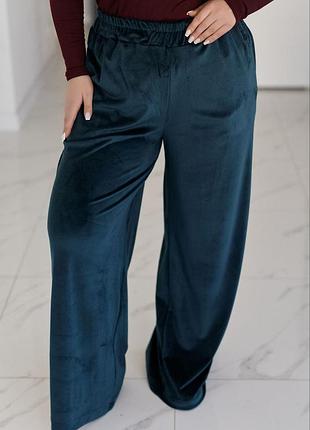 Женские теплые велюровые брюки палаццо батал изумрудные качественные брюки палаццо из велюра