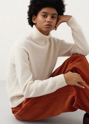 Белый молочный шерстяной свитер гольф uniqlo