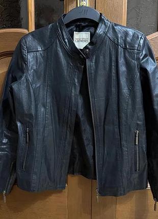 Шкіряна курточка жіноча