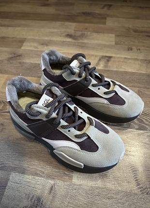 Нові кросівки зимові з утепленням