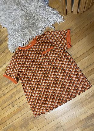 Жіноча футболка з цікавим принтом в помаранчевих кольорах next sp