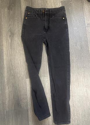 Джинси скінні