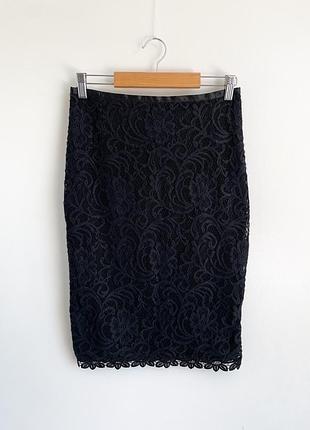 Чорна ажурна спідниця-олівець