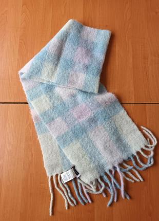 Теплий жіночий зимовий шарф.