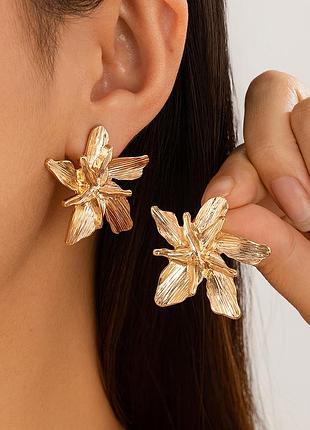 Сережки жіночі великі золоті квіти нові