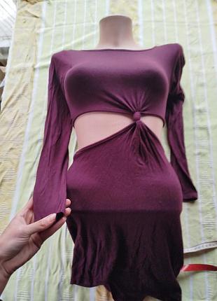 Цікава сукня, бордового кольору, дивіться фото