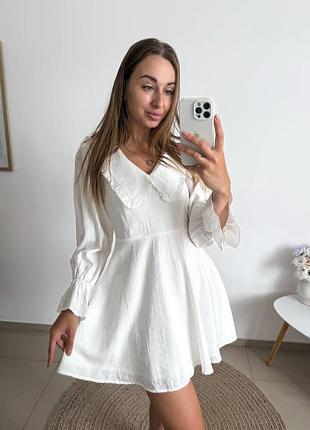 Платье с воротником