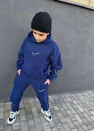 Класний спортивний костюм