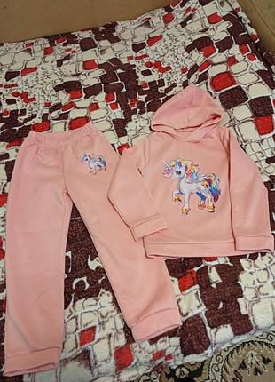 Теплый костюм на девочку