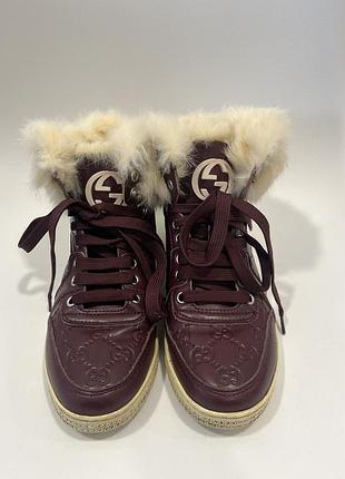 Високі кросівки чоботи