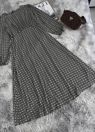 Гарна жіноча сукня et vous