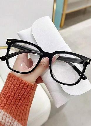 Очки для имиджа с прозрачной линзой.007