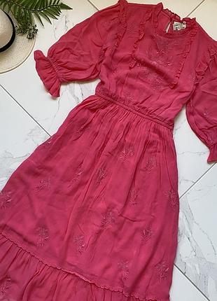 Сукня міді з вишивкою