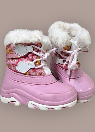 Ботинки на девочку детские размер 22
зимние тепленькие 
на шнуровке