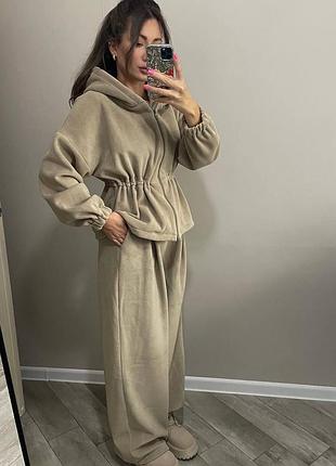 Комфортный, теплый костюм