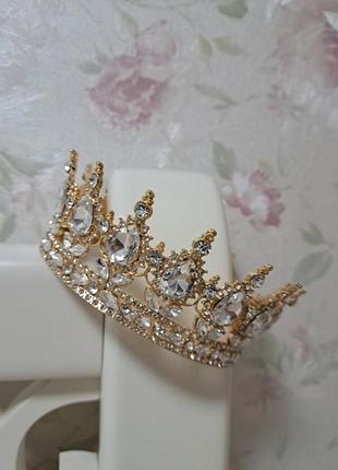 Корона металлическая с белыми камушками