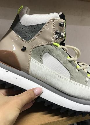 Жіночі черевики