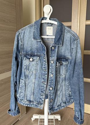 Жіноча джинсова куртка