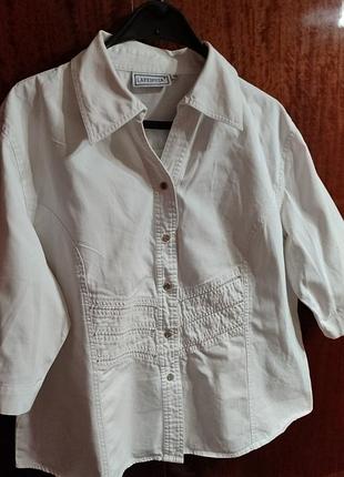 Фирменная белая рубашка,стразы.