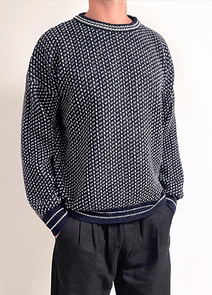 Теплый свитер из чистой премиальной шерсти