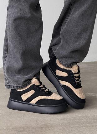 Чорні бежеві натуральні замшеві зимові кеди з бежевим хутором на високій підошві платформі тедді замша зима
