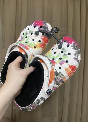 Сабо крокси утеплені crocs classic lined tie dye clog