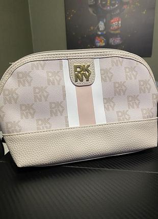 Косметичка від dkny