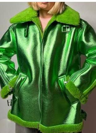Женская дубленка куртка-авиатор золотисто-зеленого цвета