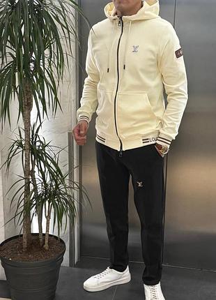 Спортивный костюм