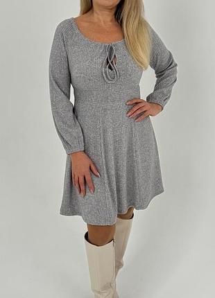 Тепла коротка сукня сірого кольору