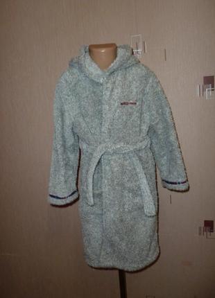 Классный халат на 6-7 лет, отличное состояние, мягкий, приятный к телу