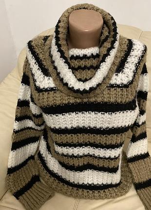 Продам теплий светр з високим коміром