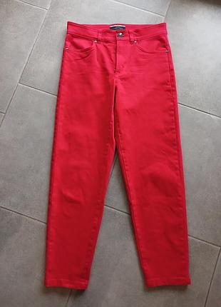 Качественные яркие джинсы