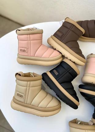 Детские зимние угги четыре цвета розовый бежевый черный шоколадный внутри теплый мех а учёная натуральная подходят как мальчикам так и девочкам