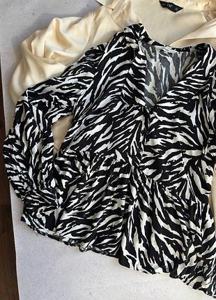 Жіноча блуза з довгим рукавом