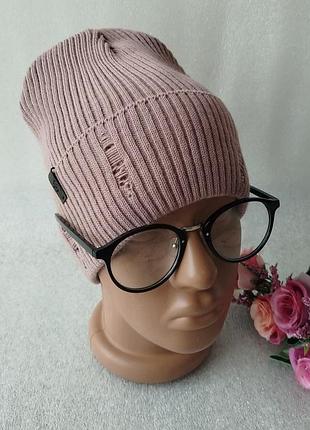 Модна шапка рванка (утеплена флісом) темна-пудра