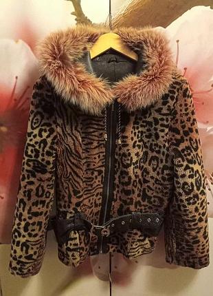 Дубленка натуральная модный фасон бомбер с капюшоном и поясом под рептилию (внутри гладкая кожа, снаружи мех) леопардовый принт, без карманов