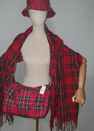 Стильний комплект у клітинку шотландку