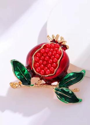 Брошка “гранат” — яскравий акцент для вашого стилю