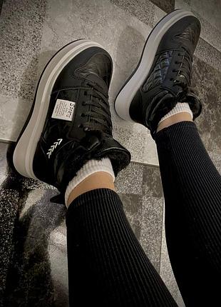 Теплі, легкі та нереально зручні кросівки 🔥 ідеальні для прохолодної погоди — всередині м’яке хутро, що зігріває навіть у мороз.