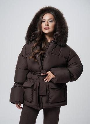 Шикарний зимовий пуховик шоколадного кольору з еко хутром під песця