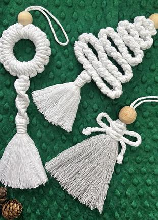 Ялинкові прикраси макраме