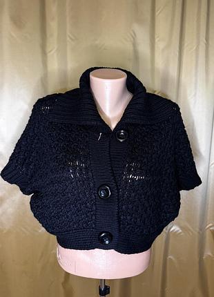 Класний кардиган безрукавка накидка на гудзиках