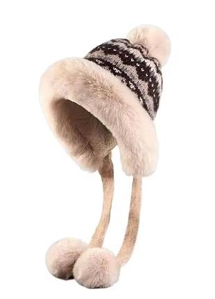 Шапка з помпонами та хутром